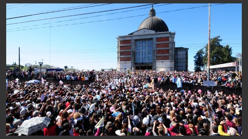 Una enorme cantidad de fieles se congregó en la ciudad bonaerense.