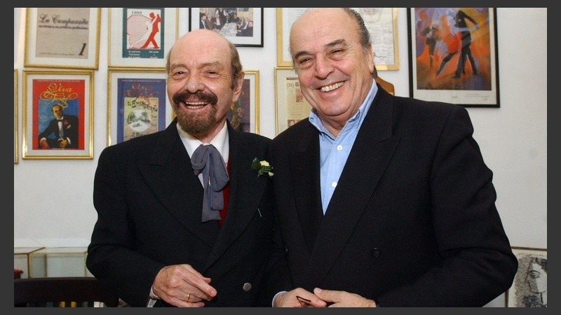 El bandoneonista, director y arreglador Raúl Garello (d), falleció esta madrugada a la edad de 80 años. Aquí junto a Horacio Ferrer.