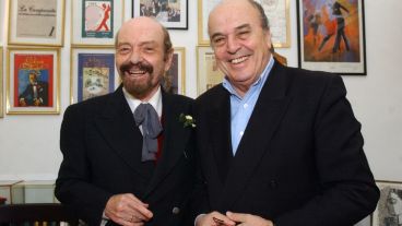 El bandoneonista, director y arreglador Raúl Garello (d), falleció esta madrugada a la edad de 80 años. Aquí junto a Horacio Ferrer.
