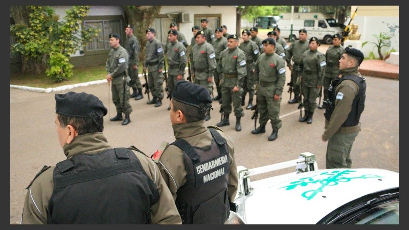 Algunos de los gendarmes que se pudieron ver este jueves en el destacamento de San Martín y Virasoro.
