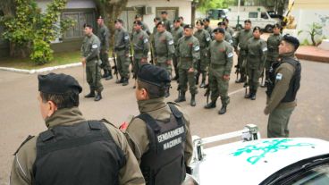 Algunos de los gendarmes que se pudieron ver este jueves en el destacamento de San Martín y Virasoro.