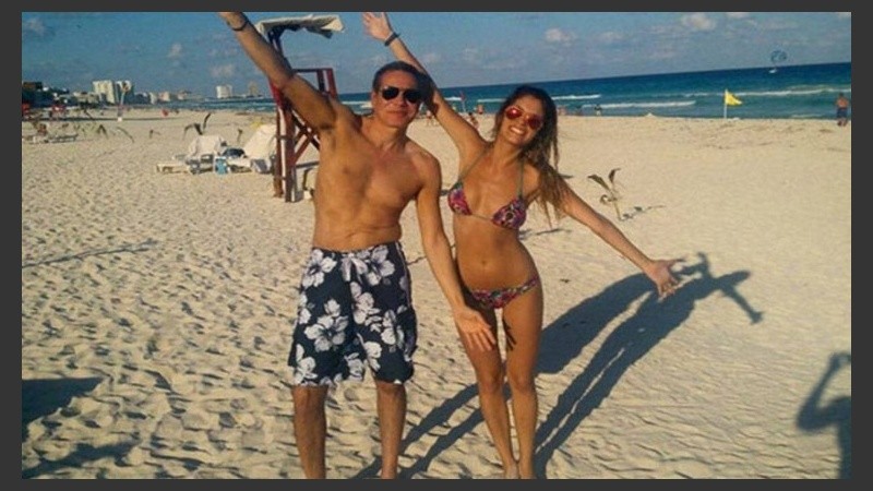 El fiscal Alberto Nisman junto a la modelo Florencia Cocucci que viajó con él al Caribe.