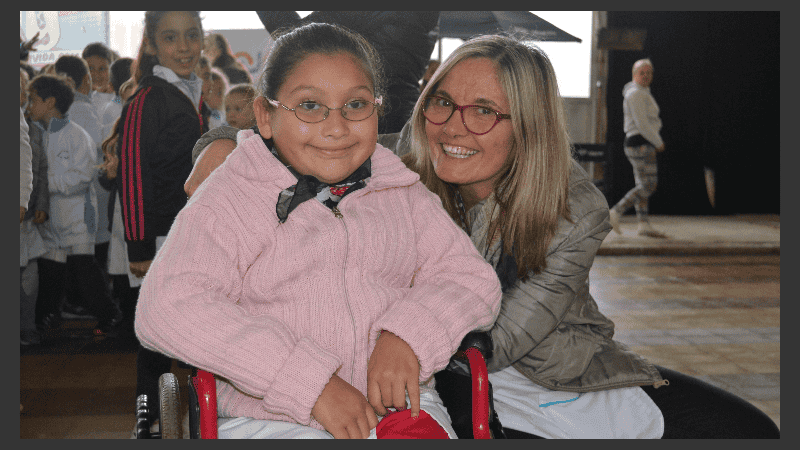 Los profesores acompañaron a los alumnos durante el día. 