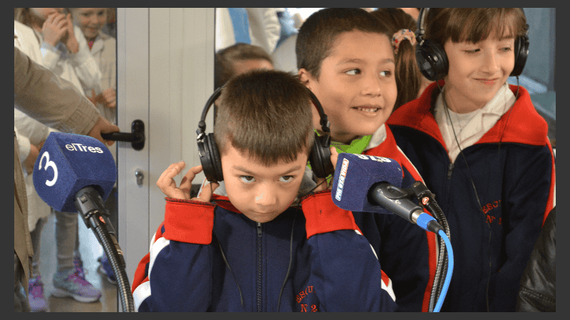 Los alumnos dejaron sus mensajes en la radio. 