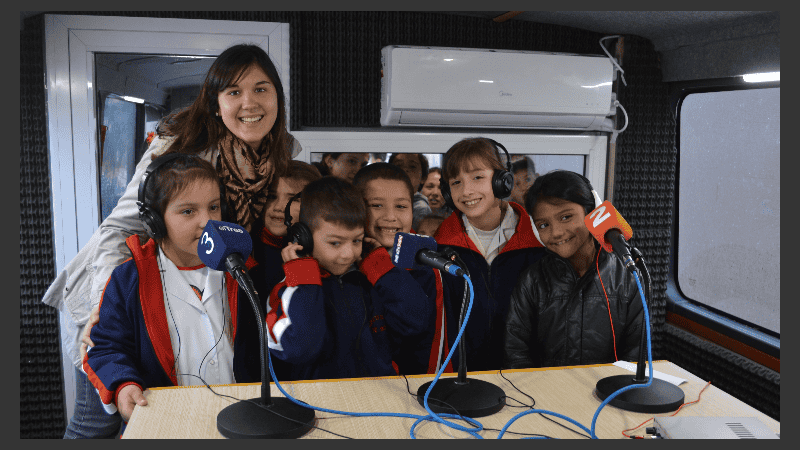 Los alumnos dejaron sus mensajes en la radio.