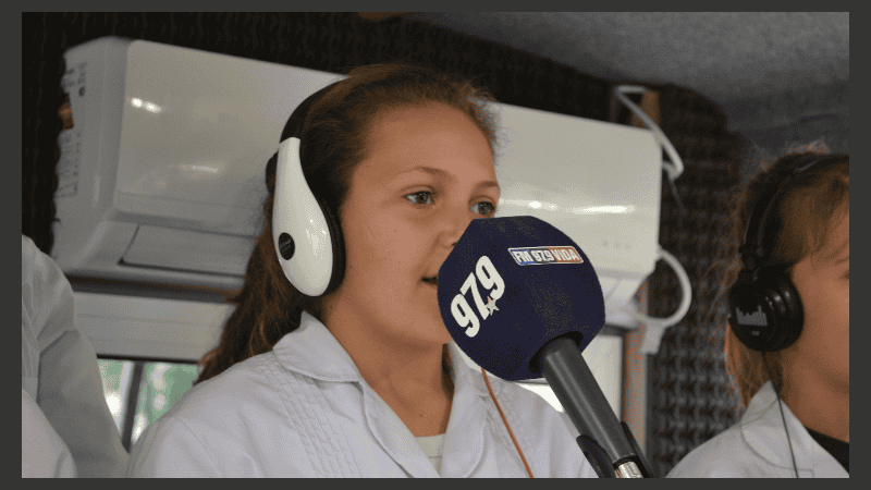 Los alumnos dejaron sus mensajes en la radio.