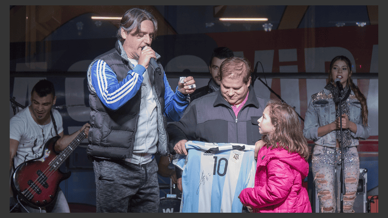 La ganadora de la camiseta de la selección argentina autografiada por Lionel Messi. 