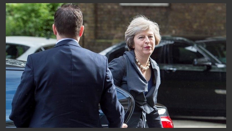 De confirmarse los plazos, los británicos quedarían fuera de la Unión Europea en 2019.