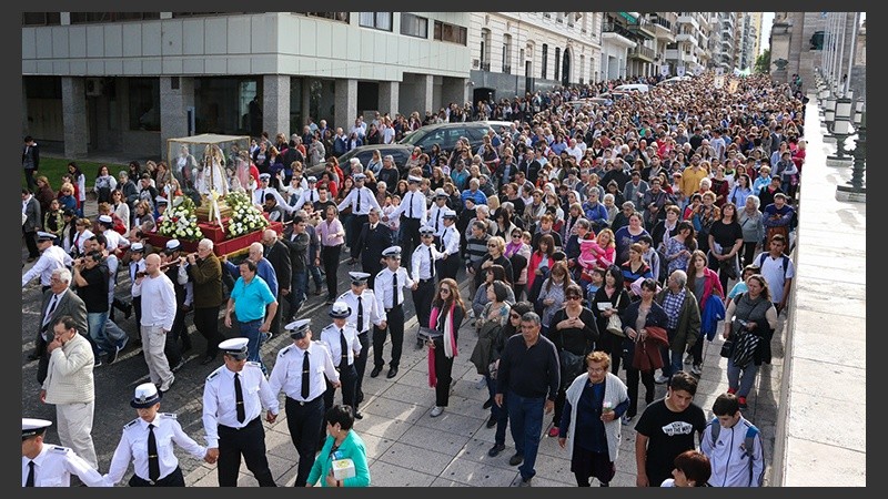 La tradicional procesión de este viernes en el Día de la Virgen. (Alan Monzón/Rosario3.com)