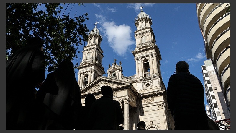 Los obispos diocesanos cobran $46.800 por mes.