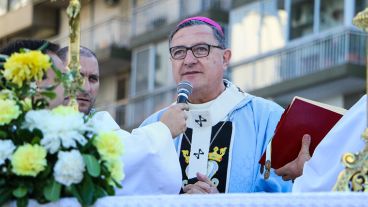 El arzobispo Eduardo Martin dio una misa en la plaza de la Coronación. (Alan Monzón/Rosario3.com)