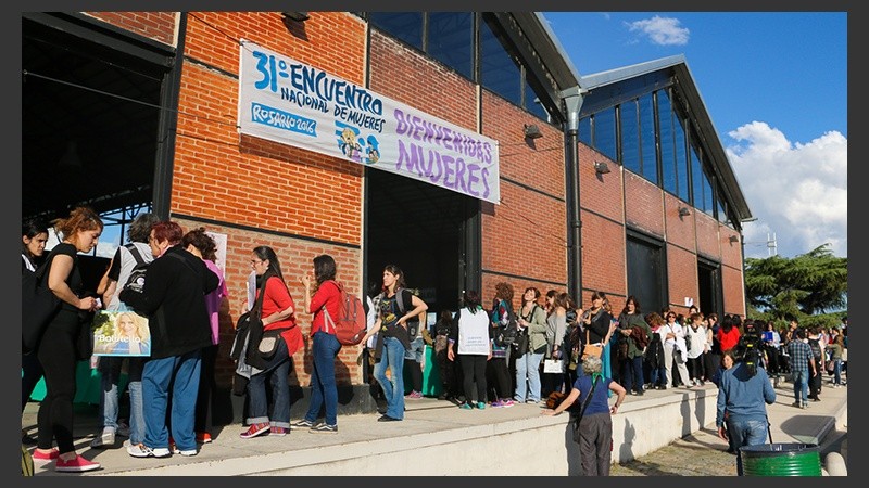 Los galpones del CEC recibieron la visita de mujeres que se inscribieron en el evento.