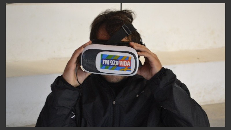 Chicos y grandes experimentaron con los juegos de realidad virtual.
