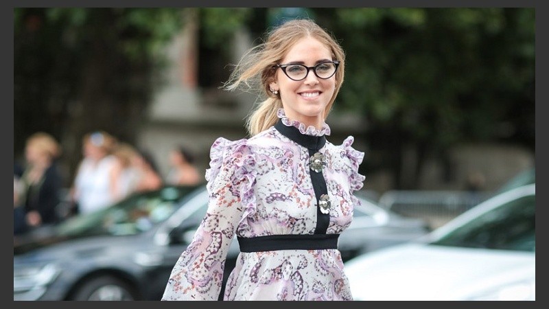 Las gafas son un complemento trendy adoptado por las celebrities.