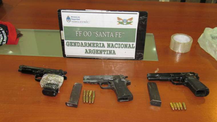 Gendarmería detuvo a tres hombres con armas de fuego en La ... - Rosario3.com