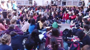 Mujeres y “feminismos", "aborto seguro legal y gratuito", "abuso y acoso sexual" y "violencia obstétrica" fueron algunos de los ejes.