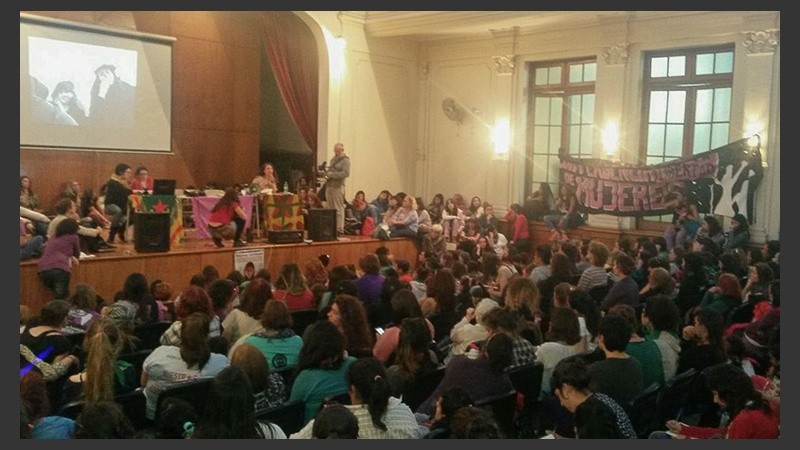 Capitalismo, patriarcado, violencias (varias), poder, espacio público y autonomía sobre el cuerpo se dinamizaron en los diálogos.