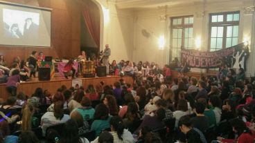 Capitalismo, patriarcado, violencias (varias), poder, espacio público y autonomía sobre el cuerpo se dinamizaron en los diálogos.