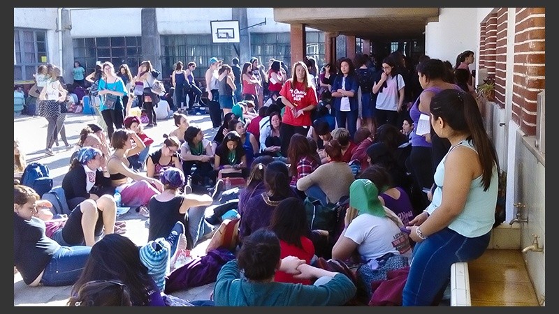 En la grilla: Mujeres y 