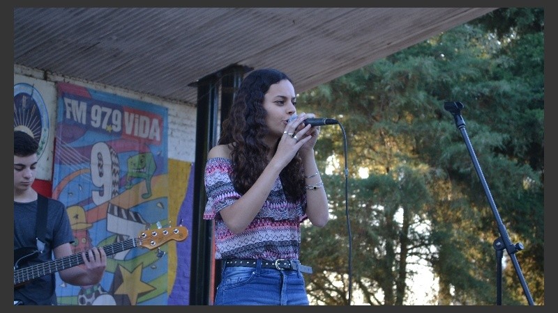 La solista Serena Ribecca cantó por primera vez en Cultura Más Vos. 