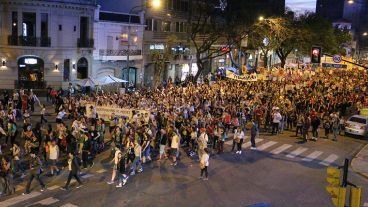 Postales de la multitudinaria marcha en Rosario. (Alan Monzón/Rosario3.com)