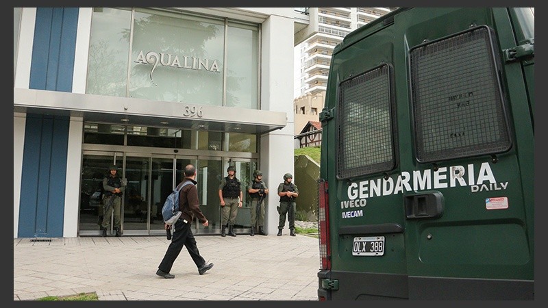 Gendarmería participando en uno de los allanamientos este miércoles.