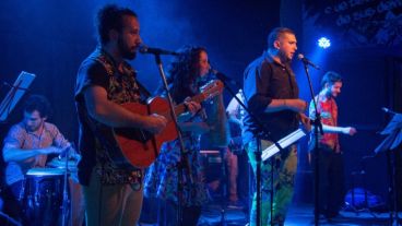 Guateque, gestada en noviembre de 2015, está conformada por nueve músicos.