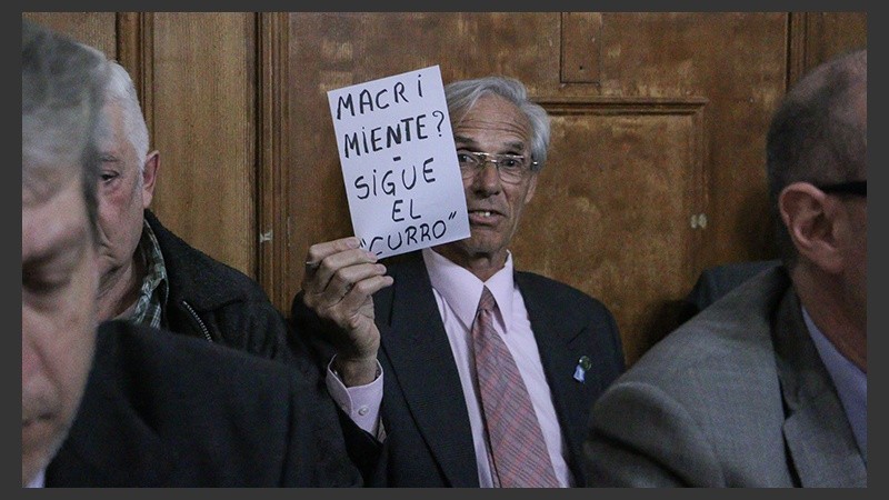 Amelong y sus ya clásicos carteles y mensajes. 