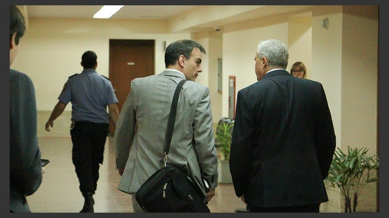 El ex ministro de Justicia Juan Lewis, en Tribunales antes de la audiencia imputativa.