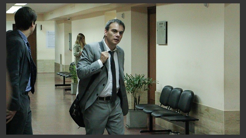 El ex ministro de Justicia Juan Lewis, en Tribunales antes de la audiencia imputativa.