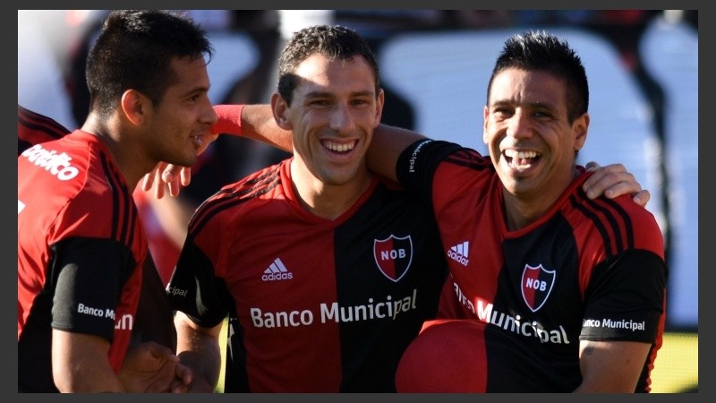 Las sonrisas de Tévez, Maxi y Figueroa.