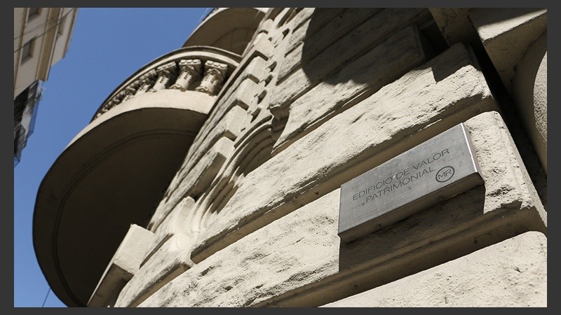 Algunos edificios, como el de Sarmiento y San Luis, llevan el sello de 