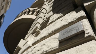 Algunos edificios, como el de Sarmiento y San Luis, llevan el sello de "valor patrimonial". (Alan Monzón/Rosario3.com)