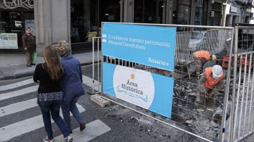 Comenzaron las obras que pretenden cuidar el patrimonio histórico en un tramo de calle Sarmiento. (Alan Monzón/Rosario3.com)