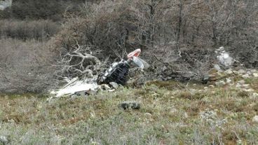Los restos del avión encontrados en un lugar de difícil acceso.