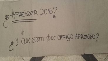 En el Normal 1 también hubo consignas y sentada en contra del Operativo.