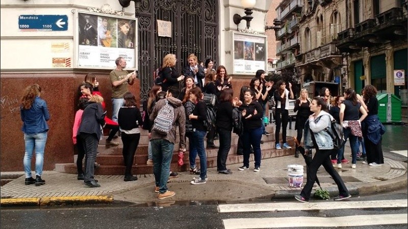 Mendoza y Sarmiento, esquina de la Plataforma Lavarden.