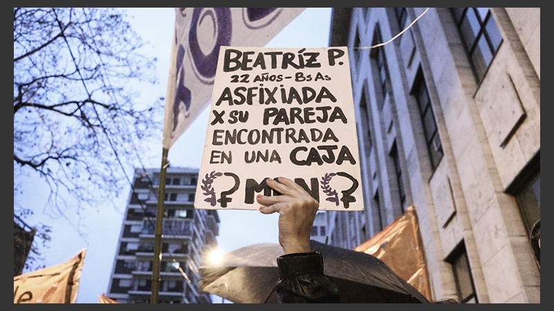 En la puerta de los Tribunales se recordaron a varias de las víctimas por femicidio. (Alan Monzón/Rosario3.com)