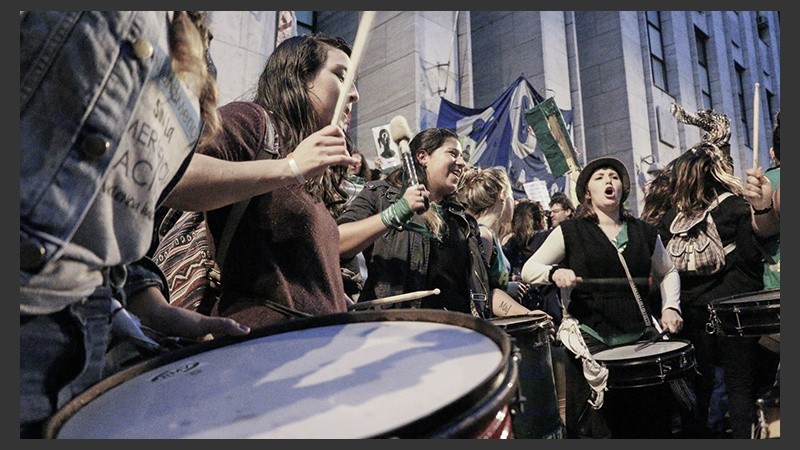 Se hizo sentir el reclamo de las mujeres en Rosario. (Alan Monzón/Rosario3.com)