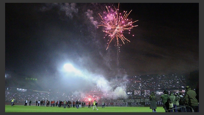 Los fuegos artificiales estuvieron presentes en el Coloso.