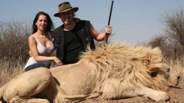 ​​​​​​​Por su parte, Victoria sostuvo que las imágenes "son utilizadas para extorsionarlos".