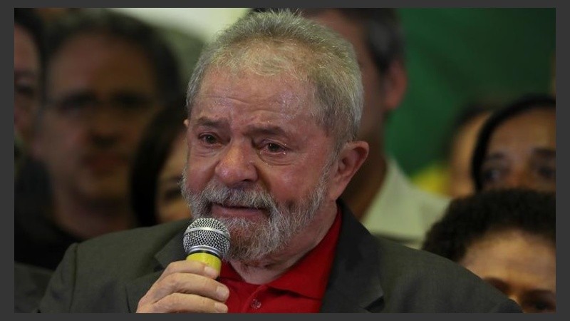 Para el juez, Lula recibió sobornos de la empresa constructora OAS.