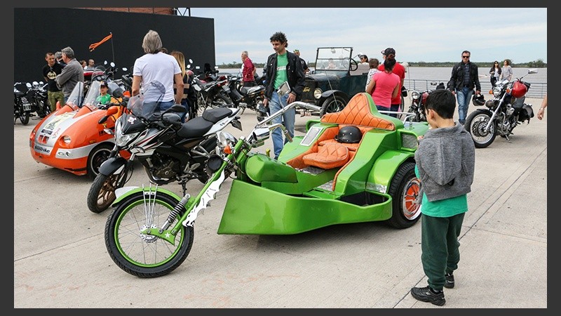 La carrera se dio en el marco de la exposición de motos antiguas que seguirá una semana más en Rosario. (Alan Monzón/Rosario3.com)