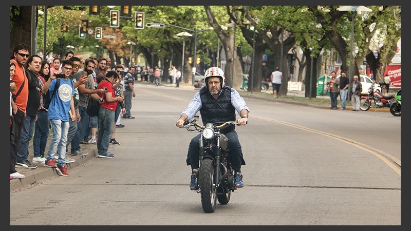Avenida Belgrano se llenó de fanáticos de los vehículos de dos ruedas. (Alan Monzón/Rosario3.com)