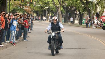 Avenida Belgrano se llenó de fanáticos de los vehículos de dos ruedas. (Alan Monzón/Rosario3.com)
