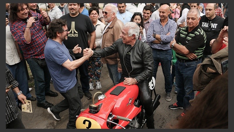 El campeón argentino de Moto GP, Benedicto “Chiche” Caldarella, estuvo presente y saludó a sus seguidores. (Alan Monzón/Rosario3.com)