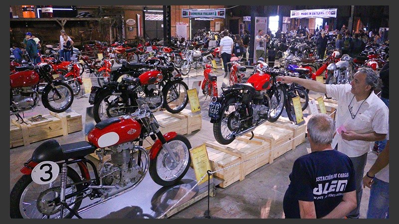 La 3° exposición de motos antiguas se inauguró este jueves 20 en el Galpón de la Música (Estevez Boero 980) y sigue una semana más. (Alan Monzón/Rosario3.com)