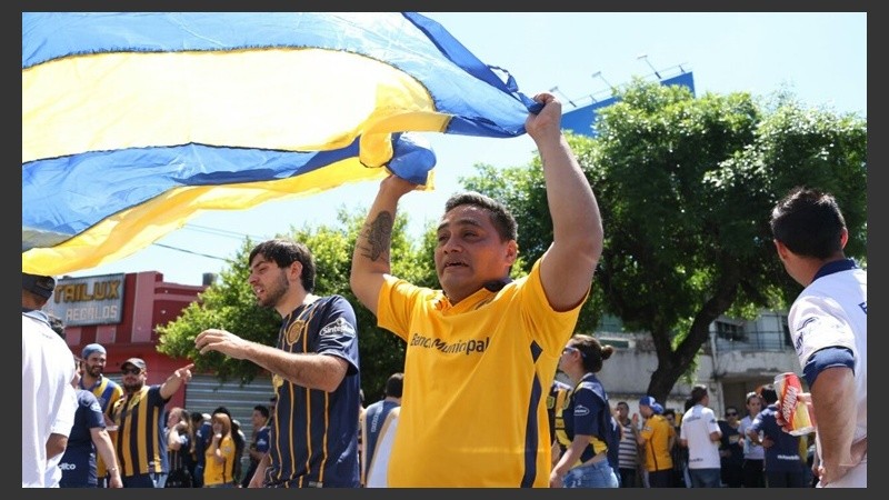 Hinchas antes de entrar al estadio.