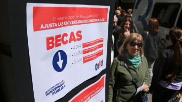 La protesta de los científicos en Corrientes y Córdoba este mediodía.