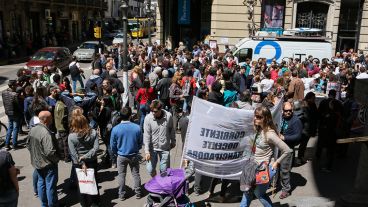 La protesta de los científicos en Corrientes y Córdoba este mediodía.